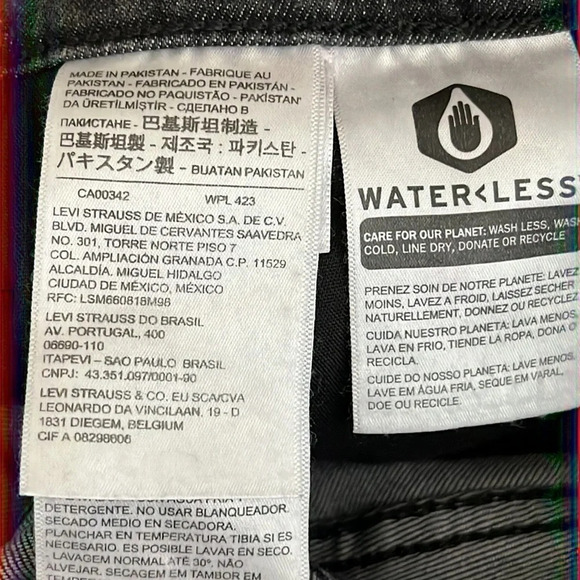 Levi's High Waisted Taper Jeans in Bomb.com - Size 28 - Picture 6 of 9